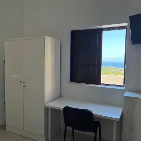 Island House * Los Silos